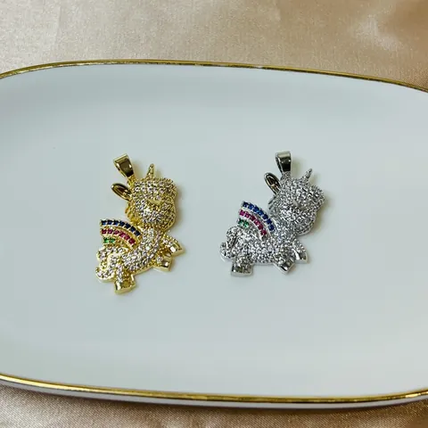 Pendentif Licorne Exquis en Cuivre Zircone Sans Chaîne Charme d'Animal Mythique Mignon Pour Femmes Filles Accessoire de Bijoux Incrusté de Pierres Colorées
