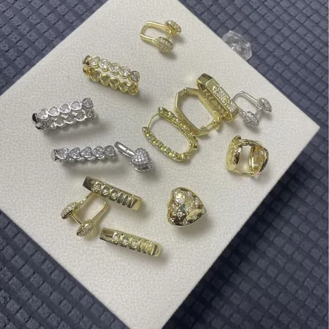 Trendige Kupfer Zirkonia Ohrringe Gold Silber Plattiert Herz Geometrische Ohrstecker Creolen Für Damen Nischen Design Mode Schmuck Geschenk