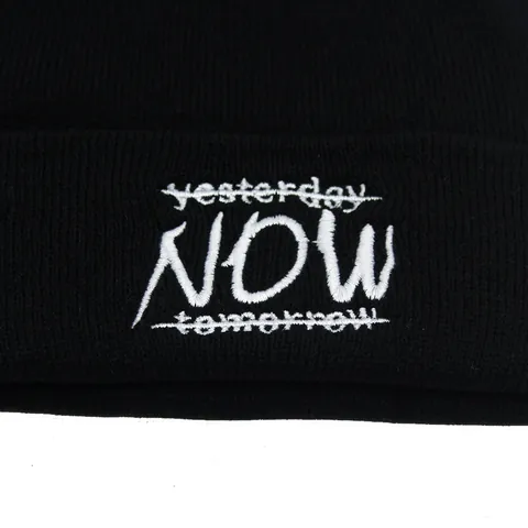 Bonnet en Tricot Unisexe Hiver Chaud Acrylique Broderie Lettres yesterday NOW tomorrow Design Mode Streetwear