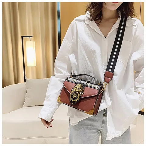 Women PU Leather Crossbody Bag Lion Head Metal Hardware Rivet Small Square Bag Vintage Urban Shoulder Bag Wide Strap