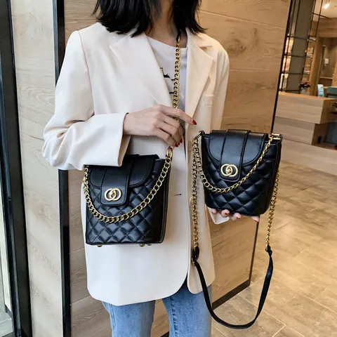 Women Quilted Diamond Lattice Bucket Bag PU Leather Crossbody Bag With Gold Chain Strap And Metal Lock Buckle Solid Color Shoulder Bag