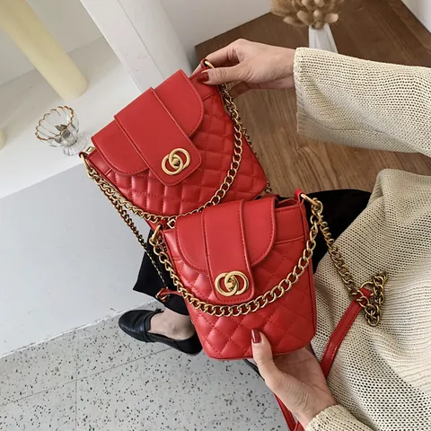 Women Quilted Diamond Lattice Bucket Bag PU Leather Crossbody Bag With Gold Chain Strap And Metal Lock Buckle Solid Color Shoulder Bag
