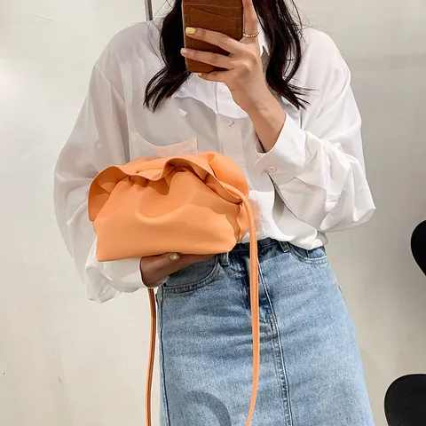 Sac Pochette Froncé pour Femmes en Cuir PU Souple Sac Bandoulière Minimaliste Cloud Sac à Épaule Couleur Unie Élégant Pochette Plissée