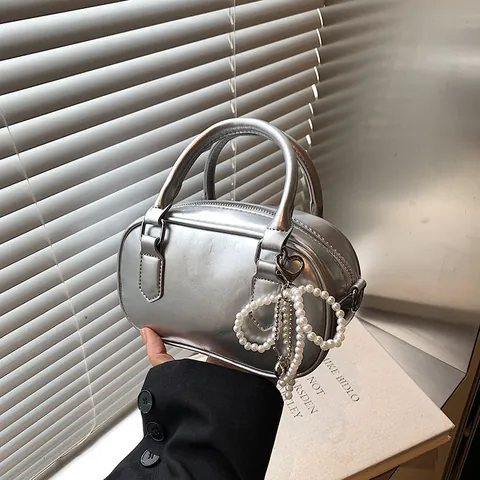 Bolso de Mano Boston de Mujer de Cuero PU Brillante Con Colgante de Lazo de Perlas Artificiales Bolso de Bandolera Pequeño Urbano Minimalista