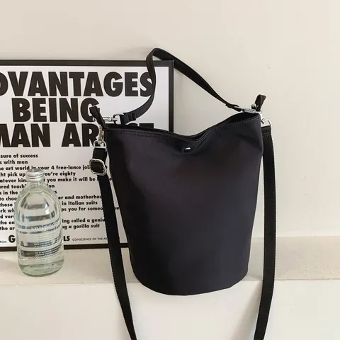 Borsa a Secchiello in Nylon Moda Coreana da Donna Tinta Unita Minimalista Grande Capacità Tracolla Con Cinturino Regolabile