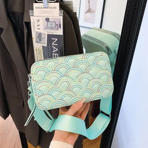 Sac Bandoulière Femme en Cuir PU Mode Surpiqûres Vagues Arc-en-Ciel Sac Caméra Large Bandoulière Gland Sac Décontracté