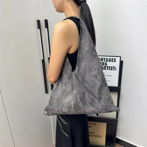 Bolso Tote de Mujer de Cuero PU Suave Triangular Minimalista Plegable de Gran Capacidad Bolso de Hombro Casual de Axila