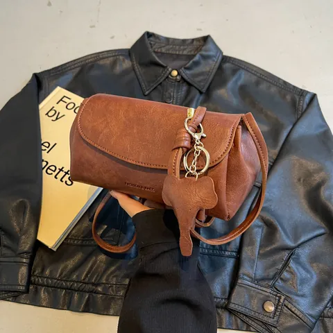 Bolso de Hombro Retro de Cuero PU para Mujer Con Colgante de Elefante Vintage Bolso Cruzado Color Sólido para Diario