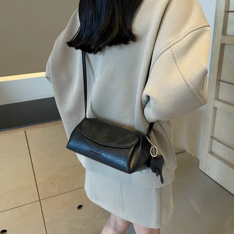 Bolso de Hombro Retro de Cuero PU para Mujer Con Colgante de Elefante Vintage Bolso Cruzado Color Sólido para Diario