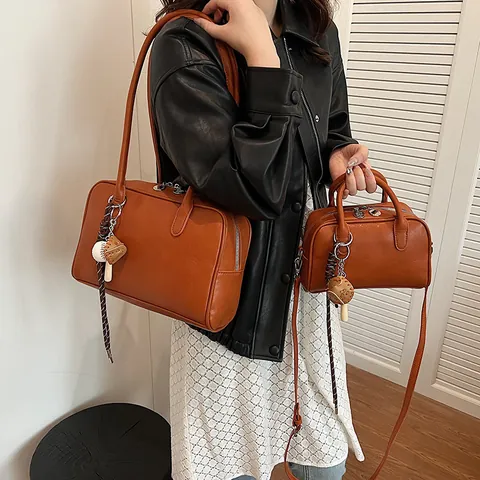 Women Vintage PU Leather Boston Bag Large Capacity Shoulder Bag With Baseball Charm Commuting Pillow Handbag For Daily Work