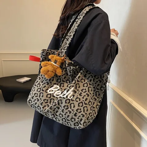 Leopardenmuster Canvas Denim Tragetasche Damen Große Kapazität Einkaufen Umhängetasche Mit Plüsch Bär Anhänger Strand Handtasche