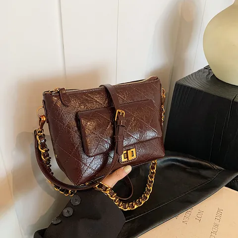 Women Vintage Quilted PU Leather Crossbody Bag With Gold Metal Chain Strap Elegant Turn Lock Shoulder Bag Solid Color Purse