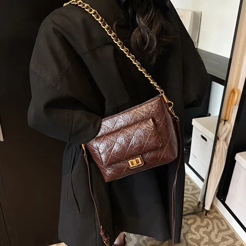 Women Vintage Quilted PU Leather Crossbody Bag With Gold Metal Chain Strap Elegant Turn Lock Shoulder Bag Solid Color Purse