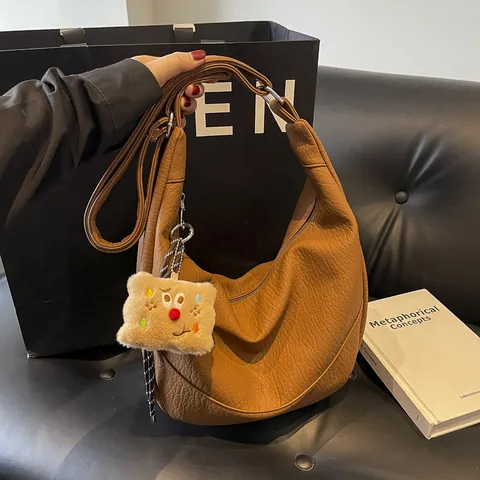 Damen Hobo-Tasche Mit Großer Kapazität Lychee-Textur PU-Leder Umhängetasche Vintage Casual Commuter Tote Mit Plüsch-Anhänger