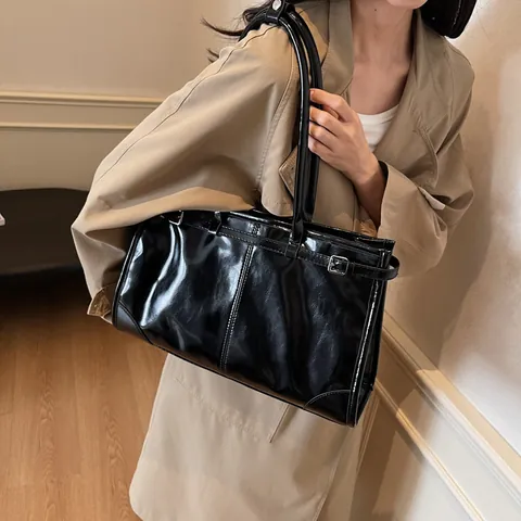 Women Large Capacity Oil Wax PU Leather Tote Bag Vintage High Gloss Shoulder Underarm Bag Commuting Handbag With Metal Buckle