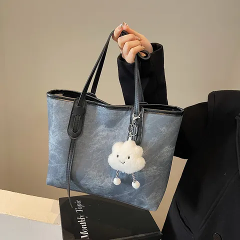 Fashion Large Capacity Marble Texture PU Leather Tote Bag For Women Daily Casual Shoulder Bag With Cloud Plush Charm