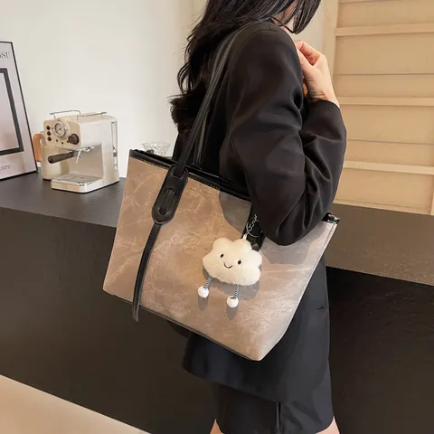 Fashion Large Capacity Marble Texture PU Leather Tote Bag For Women Daily Casual Shoulder Bag With Cloud Plush Charm