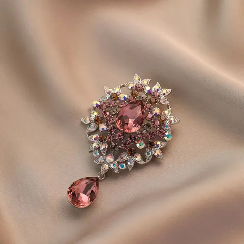 Vintage Palast Stil Blumen Brosche Für Damen Kupfer Zirkonia Strass Floral Breastpin Anhänger Schmuck Hochzeit Bankett Geschenk