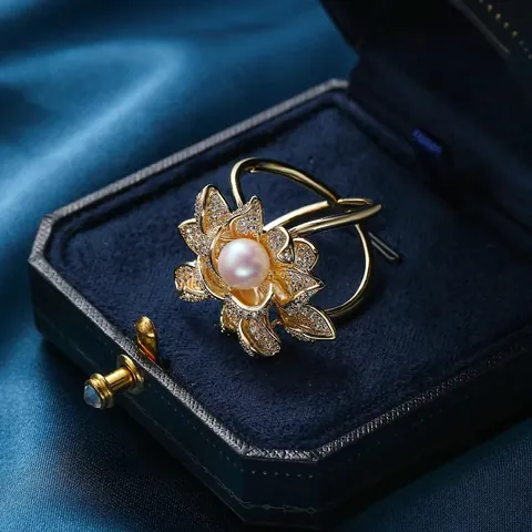 Eleganter Goldbeschichteter Lotus Schalschnalle Mit Künstliche Perle Zirkon Dekorativer Doppelring Schalring Für Damen Bekleidungszubehör