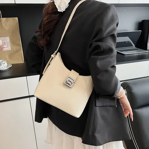 Damen Minimalistische PU Leder Unterarmtasche Mode Kette Umhängetasche Mit Metallschnalle Halbmond Hobo Eimer Tasche Für Alltag