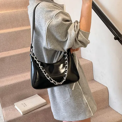 Damen Große Kapazität Glänzend PU Leder Hobo Tasche Mit Silberner Kette Trendy Minimalistische Unterarm Schulter Umhängetasche