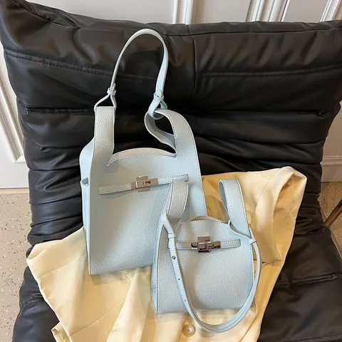 Women's PU Leather Shoulder Bag Lychee Pattern Large Capacity Handbag Commute Messenger Bag With Metal Buckle Casual Tote