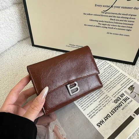 Portefeuille Rétro en Cuir PU pour Femmes Pliage en Trois Avec Boucle en B Métallique Petit Porte-monnaie