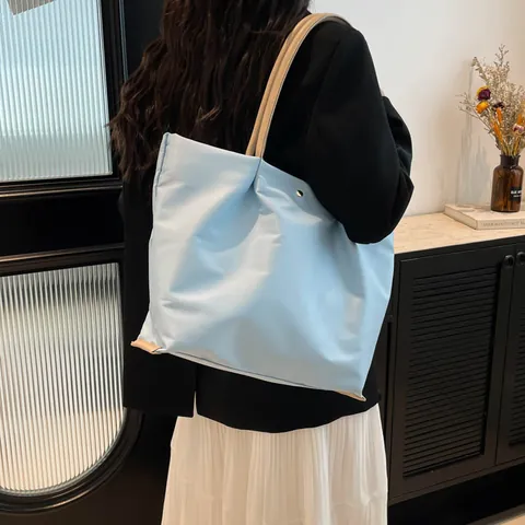 Sac Cabas Plissé en Nylon Imperméable pour Femmes Minimaliste Grande Capacité Sac à Épaule Avec Poignée en Cuir PU
