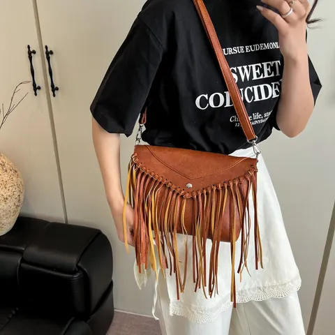 Women's Bohemian Tassel Crossbody Bag PU Leather Fringe Shoulder Bag Retro Envelope Small Square Bag Casual Daily Purse