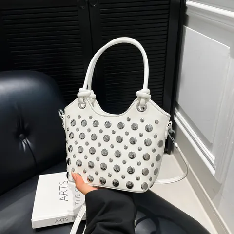 Mode Damen Nieten Beuteltasche PU Leder Handtasche Punk Stil Crossbody Schultertasche Mit Verstellbarem Riemen Für Alltag
