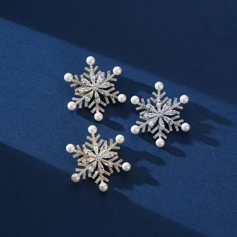 Roterende Sneeuwvlok Broche Koperlegering Zirkonia Kunstparel Elegante Pin Winter Bruiloft Accessoires Dames
