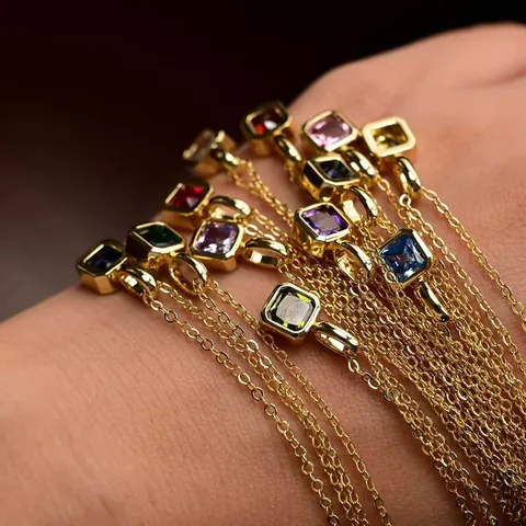 Collar con Colgante de Piedra de Nacimiento de Zirconia Cuadrada de Cobre Chapado en Oro de 18K para Mujer Joyería Elegante