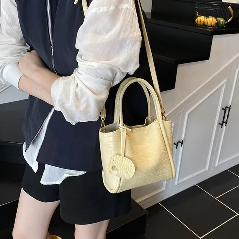 Sac Seau en Cuir PU Motif Crocodile Charme d'Eléphant Sac à Bandoulière Pour Femme Minimaliste Décontracté Mode Quotidienne