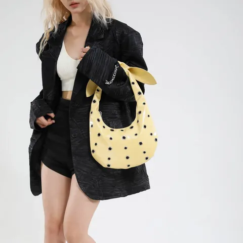 Damen PU Lackleder Hobo Tasche Mit Nietenen Ösen Geknoteter Schultergurt Y2K Punk Stil Schulter Handtasche