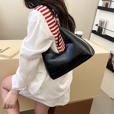 Women Vintage Croc Embossed Underarm Bag PU Leather Crescent Hobo Bag Retro Minimalist Shoulder Bag Solid Color Chic Handbag