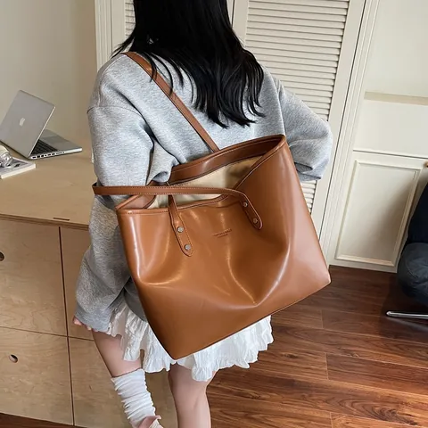 Large Capacity PU Tote Bag For Women Minimalist Commuting Shoulder Bag With Silver Rivet Solid Color Fashion Handbag Student Daily Use Bag