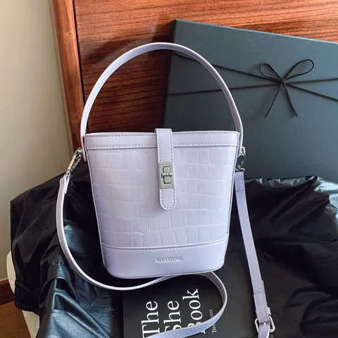 Sac Seau en Cuir PU Motif Crocodile pour Femme Sac à Main Minimaliste Épaule Bandoulière Avec Quincaillerie Argentée Double Sangle