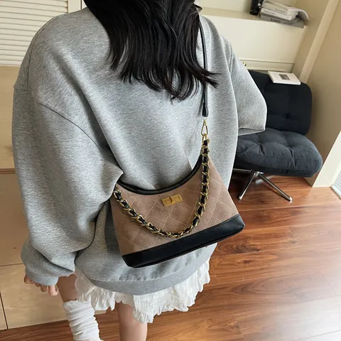 Vintage Quilted Suede PU Leather Shoulder Bag For Women Contrast Color Diamond Lattice Chain Crossbody Bag With Turn Lock