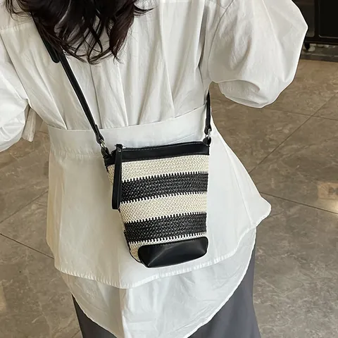 Damen Gestreift Gewebe Eimer Tasche PU Leder Patchwork Umhängetasche Klein Lässig Sommer Urlaub Handtasche