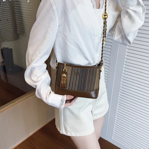 Damen Vintage Gestreifte PU Stoff Schultertasche Goldkette Verstellbare Metallkugel Pendeln Täglich Mode Vielseitige Handtasche