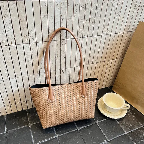 Damen Gewebte PU Leder Tragetasche Mode Pendler Schultertasche Elegante Handgefertigte Unterarm Handtasche Für Den Täglichen Gebrauch Damen Geldbörse