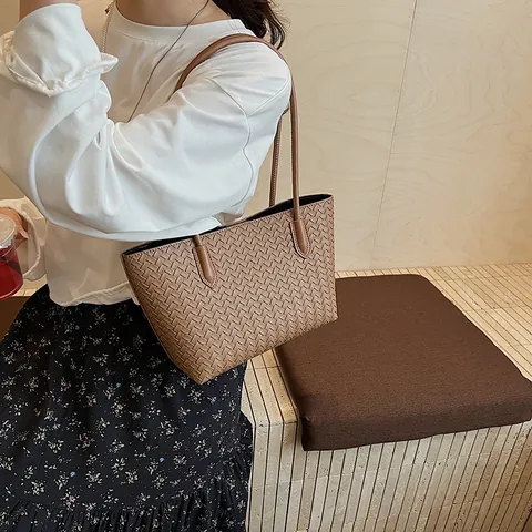 Damen Gewebte PU Leder Tragetasche Mode Pendler Schultertasche Elegante Handgefertigte Unterarm Handtasche Für Den Täglichen Gebrauch Damen Geldbörse