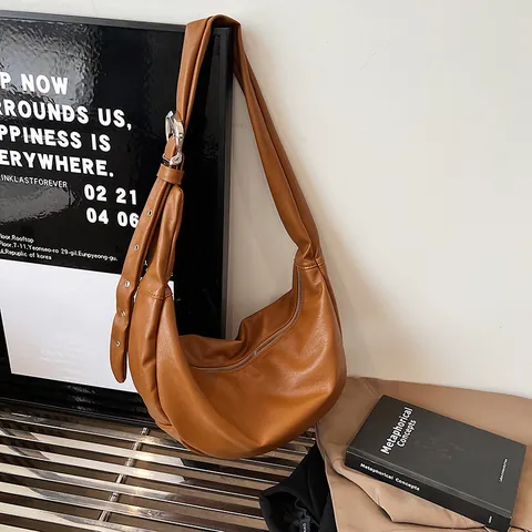 Borsa Hobo da Donna Minimalista in Pelle PU Grande Capacità Borsa a Tracolla a Mezzaluna Con Fibbia in Metallo Regolabile