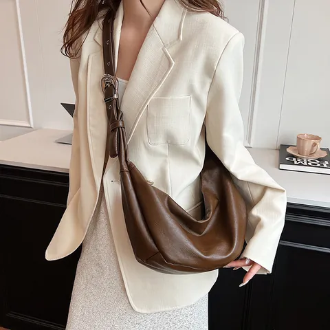 Borsa Hobo da Donna Minimalista in Pelle PU Grande Capacità Borsa a Tracolla a Mezzaluna Con Fibbia in Metallo Regolabile