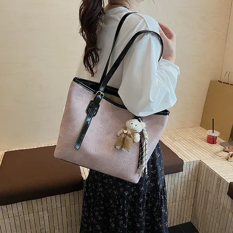 Women Vintage Embossed Tote Bag Large Capacity PU Leather Shoulder Bag With Cute Bear Pendant Casual Underarm Bag