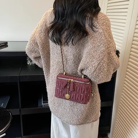 Sac Boîte pour Femme en Cuir PU Matelassé avec Strass Sac à Bandoulière avec Pendentif Camélia Sac à Chaîne Luxe