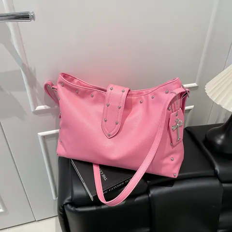 Borsa Tote da Donna di Grande Capacità in Pelle PU Martellata Con Borchie e Ciondolo a Croce Borsa a Spalla Hobo Punk Style