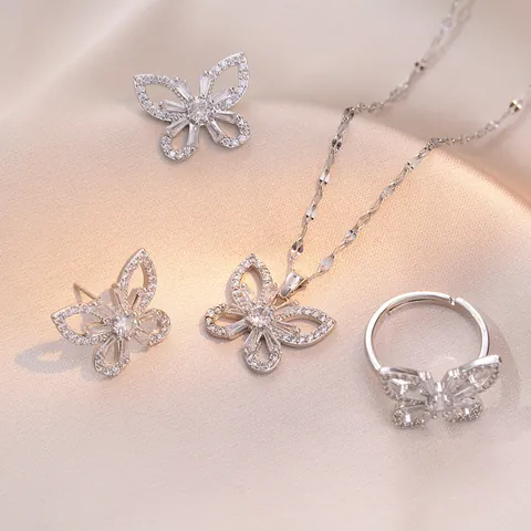 Fashion Stainless Steel Rhinestone Butterfly Necklace For Women Elegant Hollow Crystal Insect Pendant Chain Clavicle Neck饰 Gift