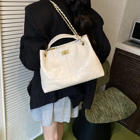 Frauen Gesteppte Eimertasche PU Leder Große Kapazität Kette Schulterhandtasche Mit Metallschloss Mode Pendeln Umhängetasche