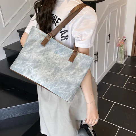 Women Large Capacity PU Leather Tote Bag Minimalist Commuter Shoulder Bag With Zipper Closure Solid Color Daily Handbag